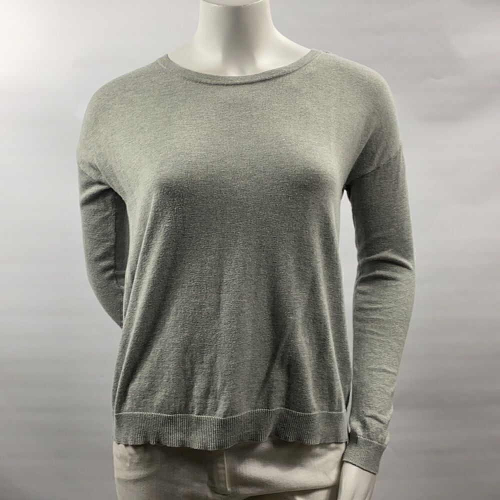 3For$20 Gap Gray Sweater size: Small